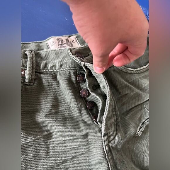 Free People NWT distressed shorts size 26 - Picture 5 of 7